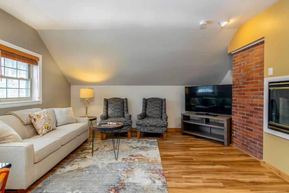 Two Bedroom Condo Main Inn interior